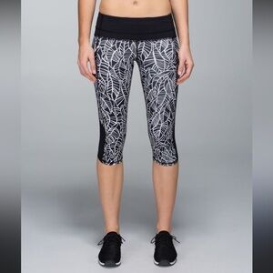 lululemon athletica Run A Marathon Palm Print Crop Leggings EUC 6